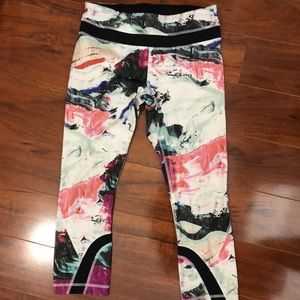 LULULEMON CROP LEGGINGS